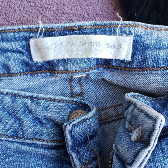Light wash jean capris - Picture 2 of 7